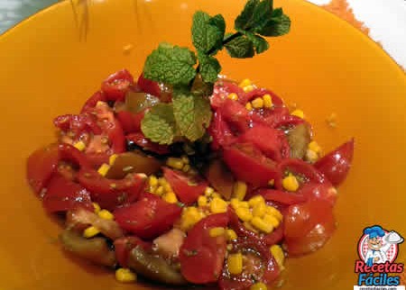Ensalada de tomate con Maiz