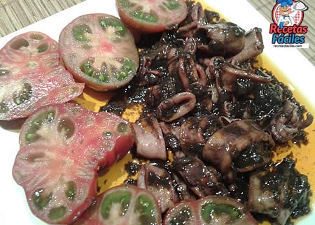 Recetas Fáciles de aperitivo de calamares en su tinta con tomates