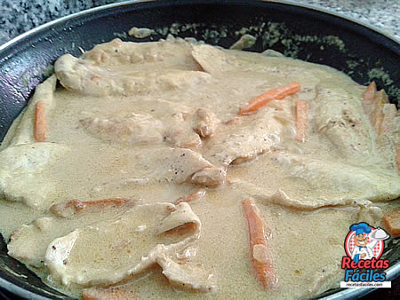 Recetas Fáciles de Filetes de pechuga de pollo con nata y curry