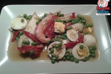 Recetas Fáciles Merluza en Salsa con guisantes, pimientos, huevo duro y gambones