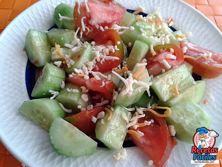 Receta de Ensalada de Pepino Dulce y Tomates | Recetas Fáciles