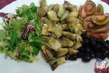 Recetas Fáciles Ensalada de Alcachofas, Tomates, Lechugas y Aceitunas Negras
