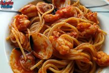 Recetas Fáciles Espaguetis Marineros con gambas y almejas