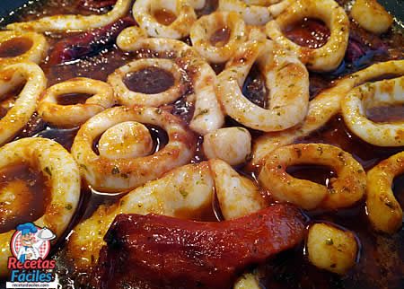 Recetas Fáciles de Guiso de Calamar con Salsa de Tomate