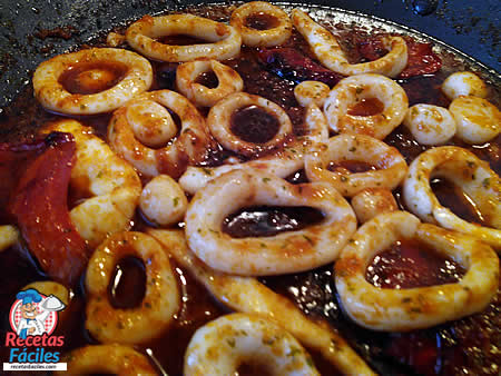 Recetas Fáciles de Guiso de Calamar con Salsa de Tomate
