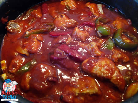 Receta Fácil de Bonito con pimientos en salsa de tomate