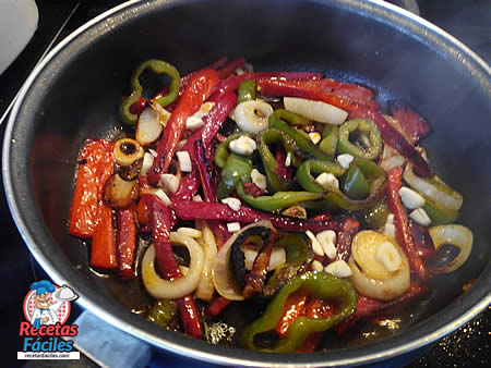 Receta Fácil de Bonito con pimientos en salsa de tomate