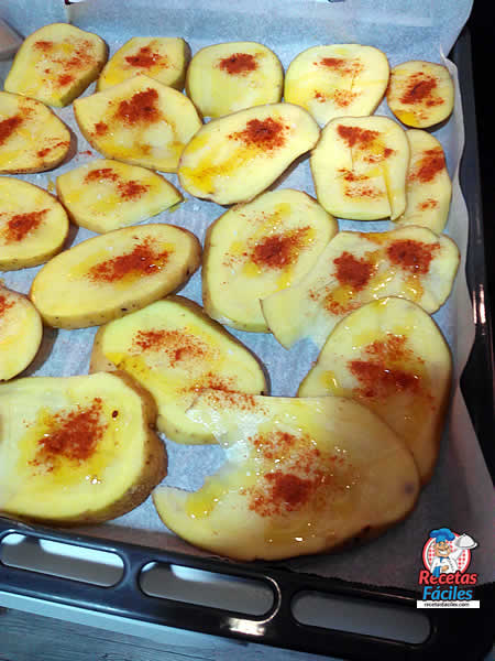 Patatas asadas al horno con pimentón picante