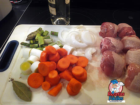 Preparación del pollo con verduras